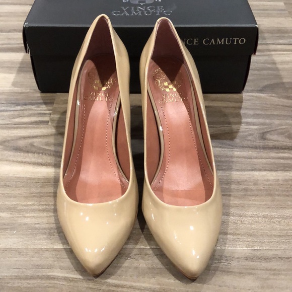 Vince Camuto heels size 7W - Picture 2 of 10